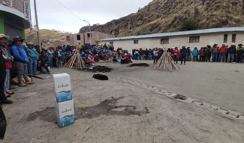 Cusco. pobladores señalan que seguirán en pie de lucha hasta el cierre del congreso. Foto LR Cusco. pobladores señalan que seguirán en pie de lucha hasta el cierre del congreso. Foto LR