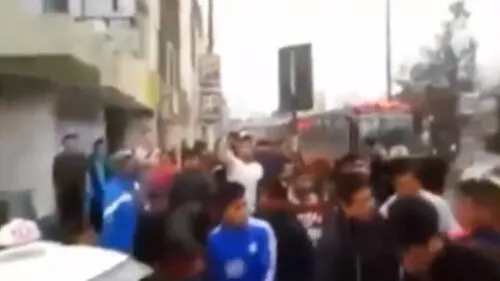 Ate: Colectiveros se balean en la calle y encima golpean inspectores[VIDEO]
