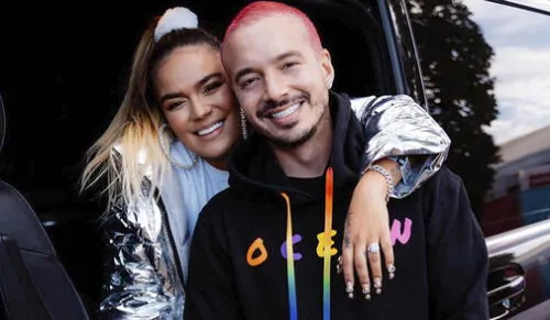 Karol G recibe linda sorpresa durante concierto en Medellín Karol G recibe linda sorpresa durante concierto en Medellín