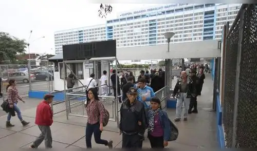 Daniel Salaverry firmó autógrafa del Proyecto de Ley sobre CTS y EsSalud 