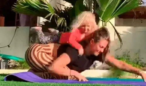 Mujer intenta realizar rutina de yoga, pero su hija se lo impide y conmueve las redes