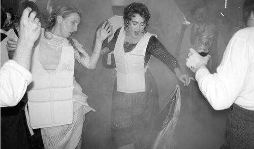 Critican a Adele por fiesta temática de Titanic