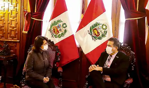 Con Merino. Ministra de Salud demandó unidad nacional en la lucha contra el coronavirus. Foto: Congreso