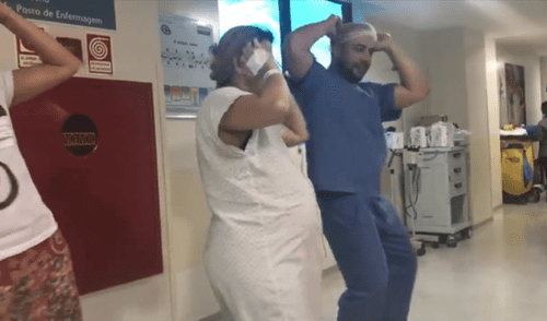 Facebook Viral: Doctor baila "Despacito" con embarazadas para ayudarlas [VIDEO]