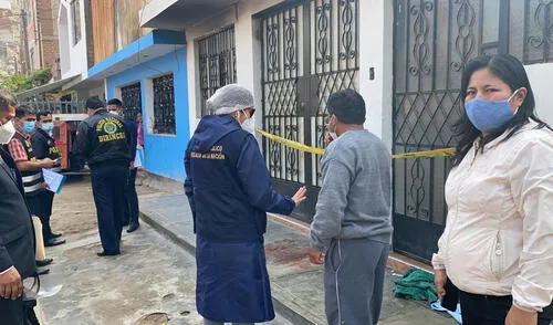 Peritos de Criminalística ya se encuentran en la zona para recabar más información sobre el caso de intento de feminicidio. Foto: Raúl Egúsquiza / URPI-GLR