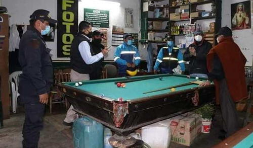 Se encontraban jugando billar y fueron conducidos a la comisaria. Foto Prensa Otuzco Detienen a decenas de jóvenes en centros de juego en provincia de La Libertad