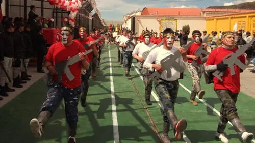 Pasco: desfile de reclusos.