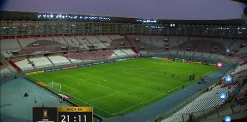 Pocos hinchas de Sporting Cristal llegaron al estadio Nacional para el partido contra Barcelona. Foto: Conmebol Libertadores.