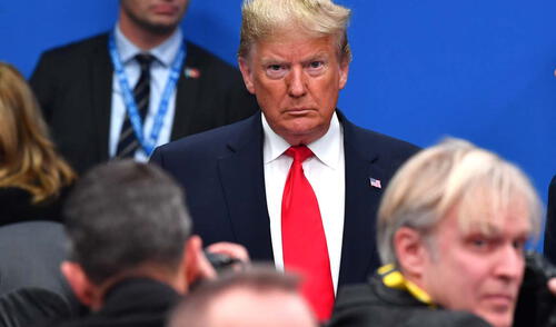El presidente de los Estados Unidos, Donald Trump, asiste a la sesión plenaria de la cumbre de la OTAN en el hotel Grove en Watford, al noreste de Londres, el 4 de diciembre de 2019.