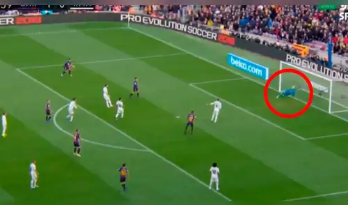 Barcelona vs Real Madrid: la fenomenal atajada de Courtois tras error de Ramos [VIDEO]