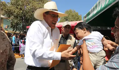 Moquegua: Martín Vizcarra y su relación con la calle Moquegua: Martín Vizcarra y su relación con la calle