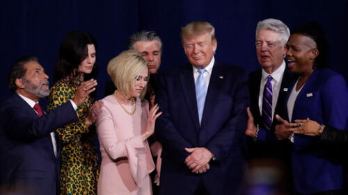 Donald Trump busca su reelección con los votos del sector evangelista de su país.