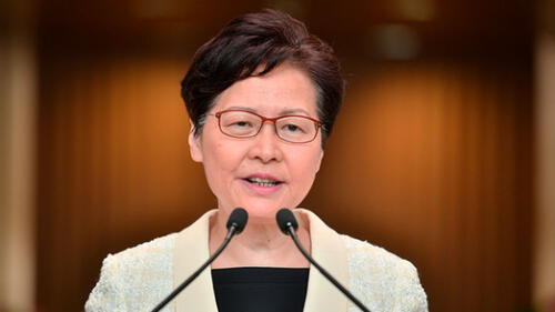 La líder de Hong Kong, Carrie Lam, en conferencia de prensa. Foto: AFP. Carrie Lam en conferencia de prensa. Foto: AFP.
