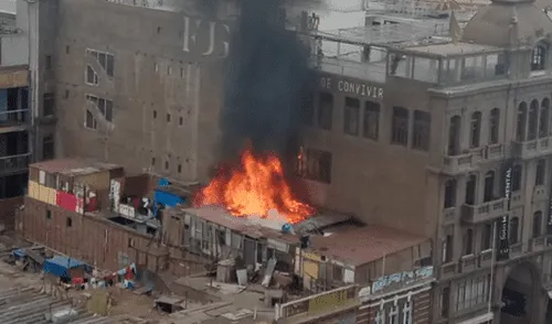 Controlan incendio registrado en casona del Callao [VIDEO]