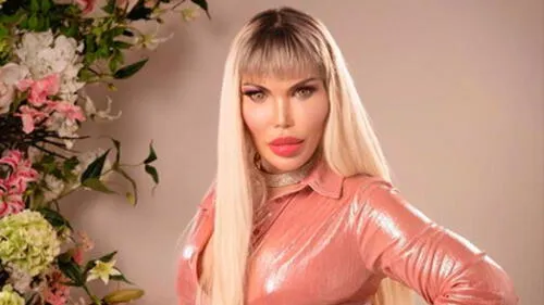 Ex "Ken humano" fue captado besando a un especialista italiano en un restaurante Ex "Ken humano" fue captado besando a un especialista italiano en un restaurante