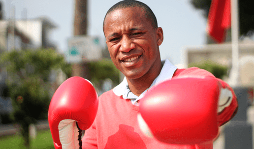 Carlos 'Mina' Zambrano está de vuelta: peleará por el título mundial vacante de peso pluma IBA