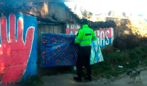 Anciana recibe apoyo de la PNP tras conocer su conmovedora historia Anciana recibe apoyo de la PNP tras conocer su conmovedora historia