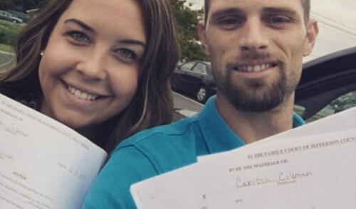 Facebook: #DivorceSelfie, la nueva moda para ‘celebrar’ el divorcio en la red [FOTOS]