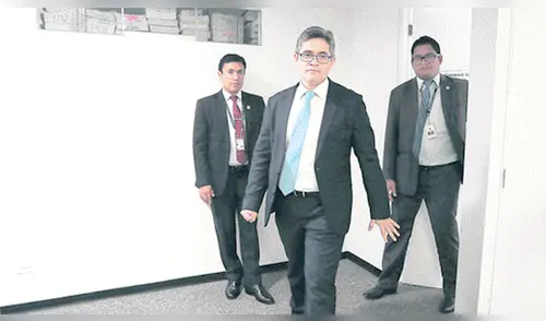 Referéndum 2018: Domingo Pérez recibió aplausos al acudir a su centro de votación [VIDEO]