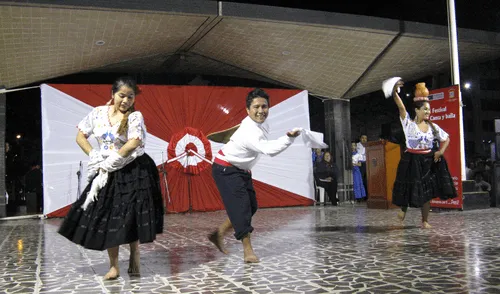 Desarrollan actividades de arte y tradición en parque principal de Chiclayo Desarrollan actividades de arte y tradición en parque principal de Chiclayo