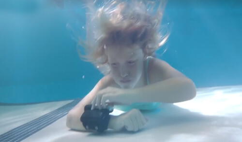 Crean brazalete para evitar ahogos en niños durante la temporada de verano