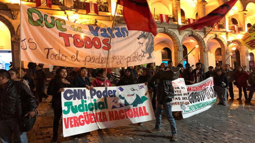 Ciudadanos del sur marcharon en contra de la corrupción en el PJ Ciudadanos del sur marcharon en contra de la corrupción en el PJ