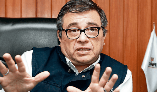 Suspenden al jefe de ONPE, Adolfo Castillo, en pleno proceso electoral Suspenden al jefe de ONPE, Adolfo Castillo, en pleno proceso electoral