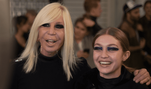 La modelo Gigi Hadid y la diseñadora italiana Donatella Versace mantienen una cercana amistad. (Foto: Difusión)