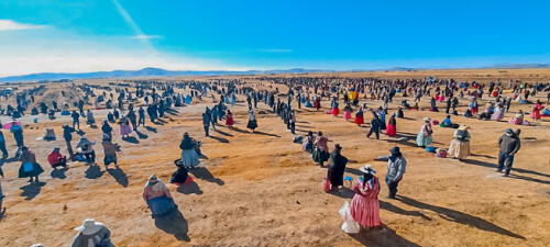 Puno. En sólo dos horas pagaron sus bonos a 3500 personas.