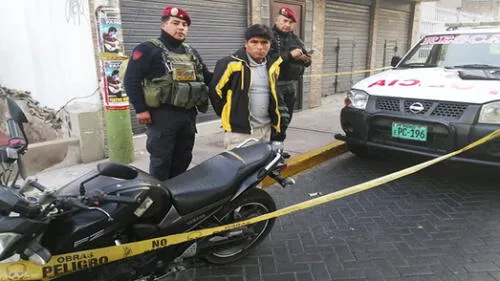 Delincuente pretendía robarse la moto. Delincuente pretendía robarse la moto.
