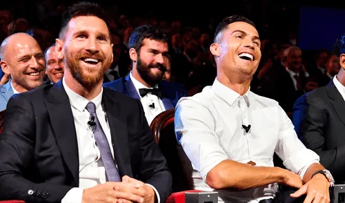 Lionel Messi con Cristiano Ronaldo