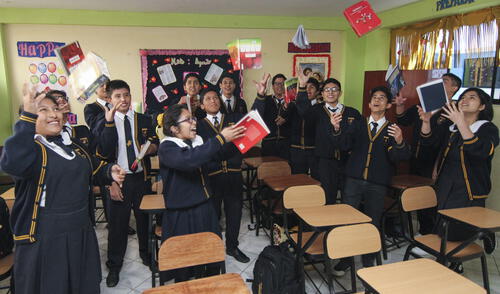 Todo un salón  de quinto año ingresó a la U. San Marcos