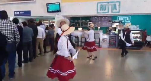 Arequipa: Con danzas típicas dan la bienvenida a participantes de Perumin 34