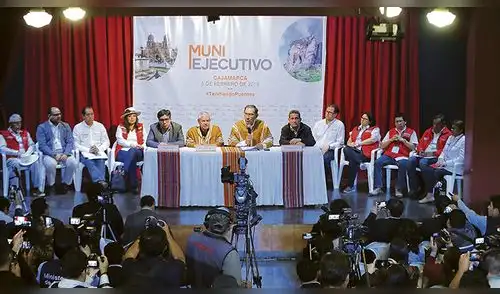 Según Vizcarra, el aumento será para alcaldes que ganen menos