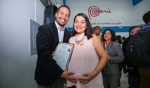Madres extranjeras recibieron nacionalidad peruana en vísperas del Día de la Madre [FOTOS]