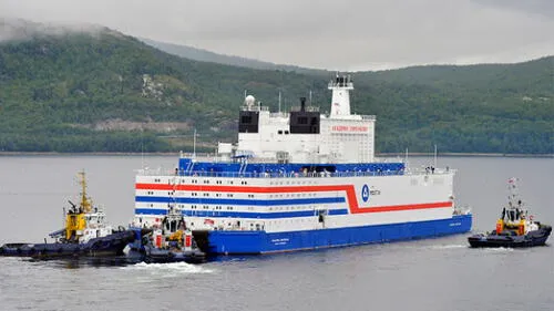 La central nuclear es calificada por los ecologistas como "Chernóbil flotante" o "Titanic nuclear". Foto: AFP.