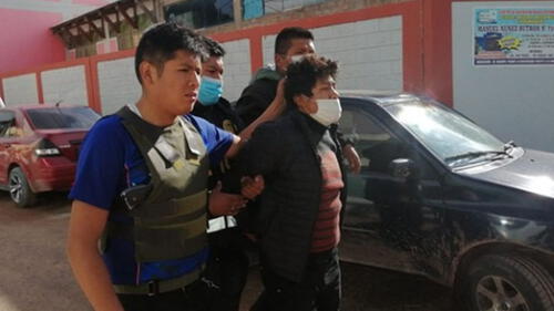 Familiares de la víctima se trasladaron a los exteriores del Depincri en Juliaca e intentaron agredir al supuesto criminal. Familiares de la víctima se trasladaron a los exteriores del Depincri en Juliaca e intentaron agredir al supuesto criminal.