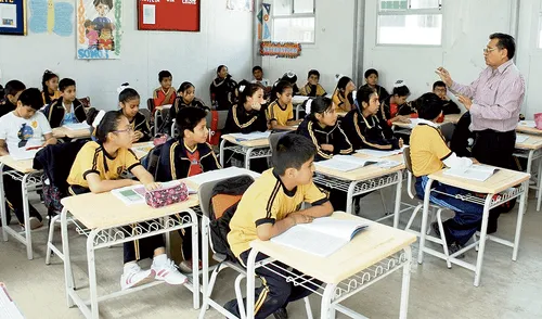 Minedu en contra de proyecto para retirar a escolares por deudas