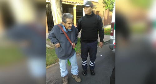Serenos ayudan a anciano con alzheimer a llegar a su casa en Arequipa