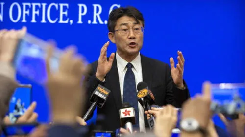 Fu Gao, director del Centro de Control y Prevención de Enfermedades chino, en rueda de prensa en Pekín este domingo. (Foto: Mark Schiefelbein)