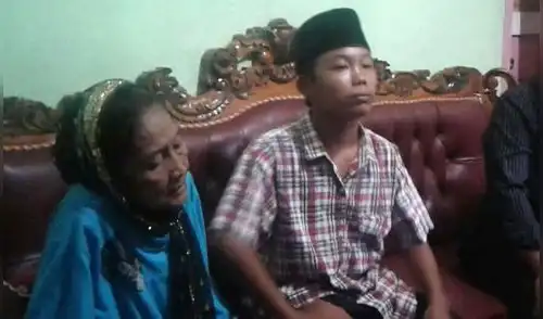 Plan de adolescente de 15 años funciona y logra casarse con su novia de 73 [VIDEO]