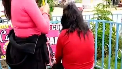 Mujer vende cabello para mantener a sus hijos. Créditos: Captura Panamericana Televisión.