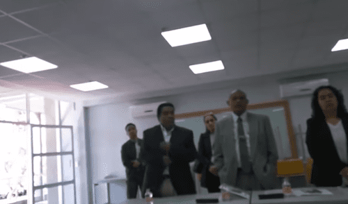 Facebook: Acude a sustentar vestido inapropiadamente y le dieron épica respuesta [VIDEO]