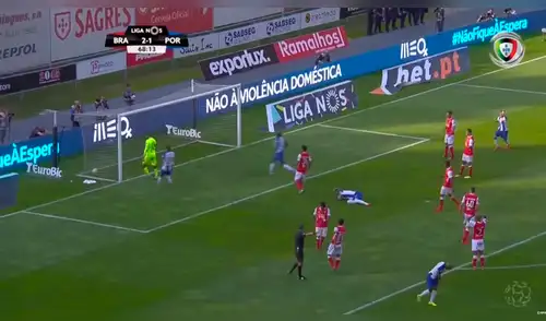¿La lesión mas tonta del mundo? Pateó un penal y tuvo que ser reemplazado [VIDEO]