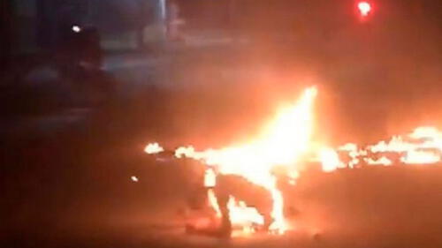 Queman vivos a dos delincuentes por haber asesinado a un taxista Queman vivos a dos delincuentes por haber asesinado a un taxista