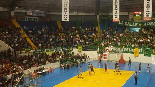 Falso coronel del Ejército generó molestia en final de básket en Arequipa Falso coronel del Ejército generó molestia en final de básket en Arequipa