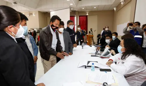Puno: Ejecutivo llegó a 12 acuerdos sobre salud y saneamiento en Coata