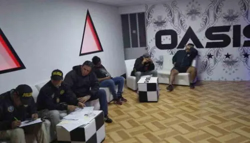 Club nocturno 'Oasis' Club nocturno 'Oasis'