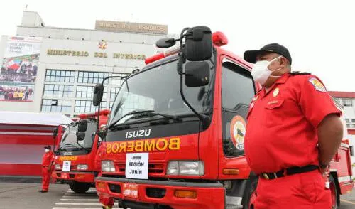 La Asociación de Bomberos del Japón entregó hoy en donación cinco vehículos de emergencia. / Créditos: Andina difusión