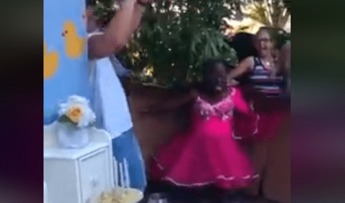 Novios realizan fiesta para saber el sexo de su bebé y se llevan una inesperada sorpresa